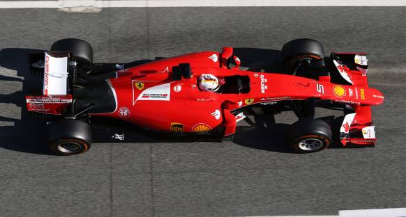 Vettel, Williams ve Red Bull ile yakın mücadele bekliyor