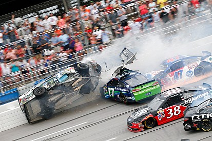 Vidéos - Des crashs à la pelle à Talladega