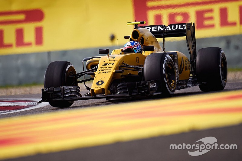 Renault probeert B-spec motor uit tijdens test in Barcelona