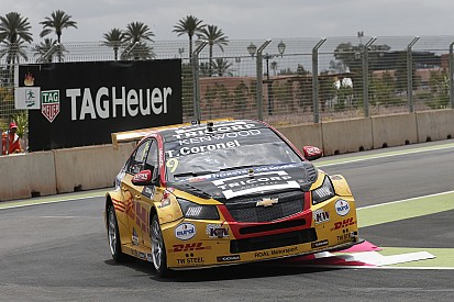 Tom Coronel verrast met beste tijd in tweede training Marrakesh