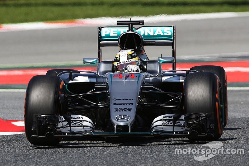 В Mercedes удивлены отставанием Ferrari и скоростью Red Bull
