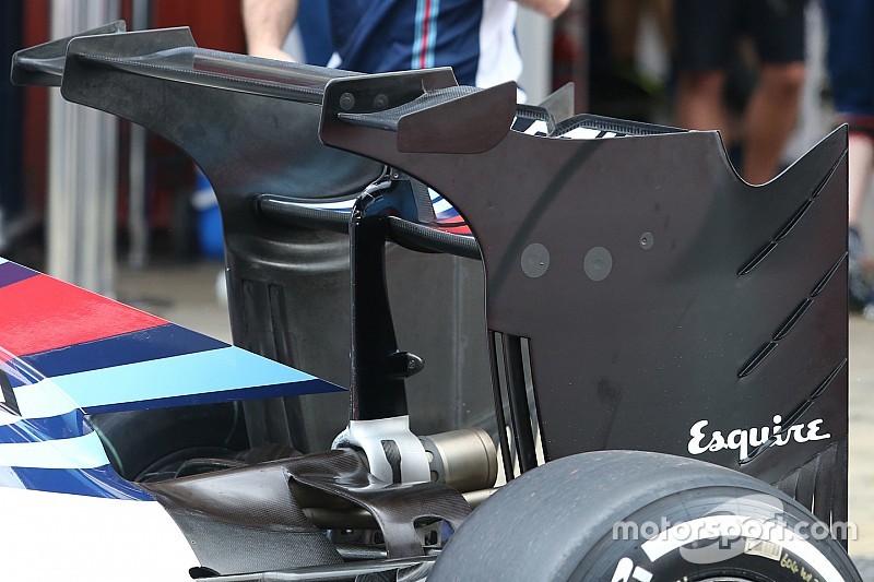 La Williams lancia l'alettone biplano sulla FW38