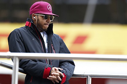 Hamilton, excluido de la prueba en Silverstone