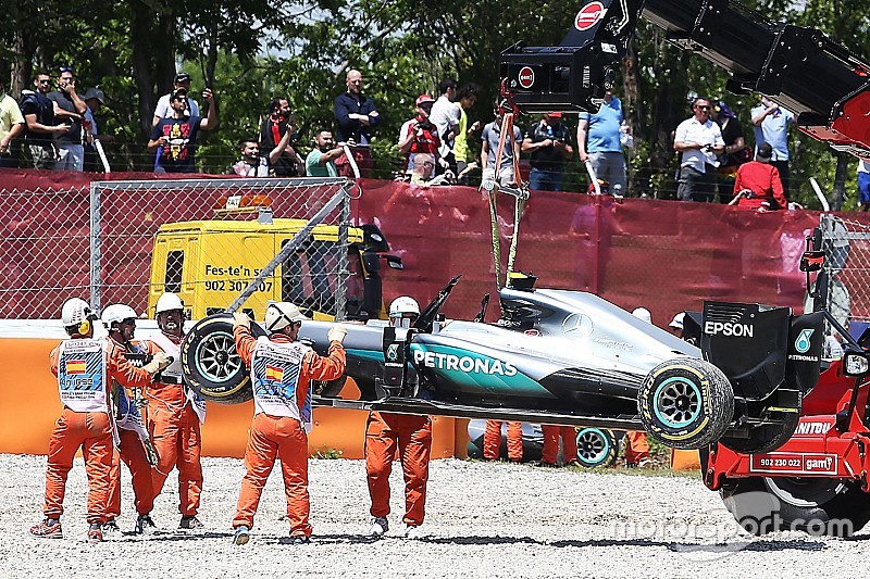 Montoya geeft Hamilton de schuld van crash Spanje: