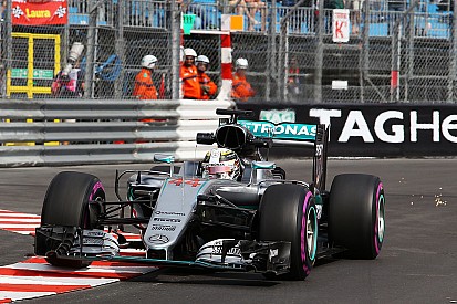 Hamilton lidera unos accidentados libres 1 en Mónaco