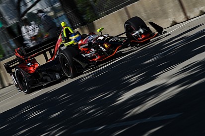 IndyCar. Бурде несподівано виграє першу гонку в Детройті
