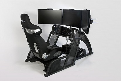 Amikor teljesen mindegy, hogy mekkorák a barátnőd mellei: Fanatec RennSport