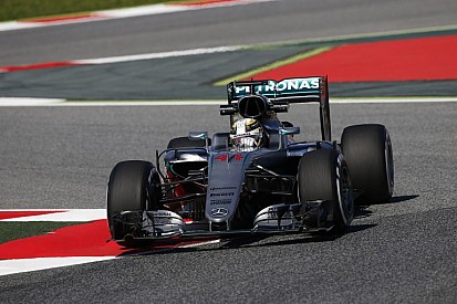 Hamilton alatt mintha egy totálisan másik Mercedes dolgozna: mi történt?