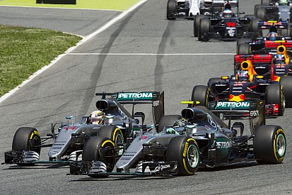 Rosberg Hamilton arcába csapta az ajtót Spanyolországban – újra meg fog történni