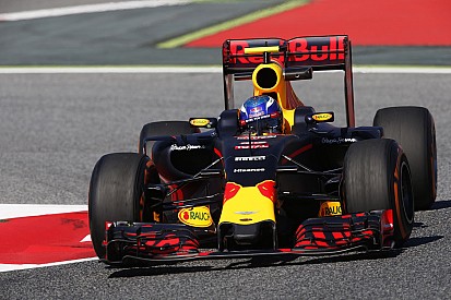 A Pirelli boldog: egy apró szerep nekik is jutott Verstappen történelmi győzelmében!