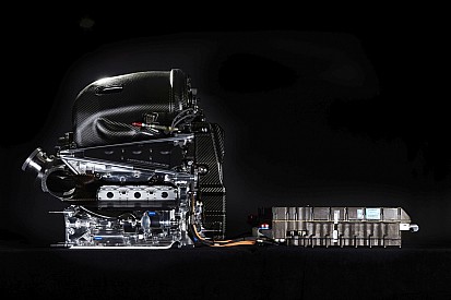 A Mercedesnek ki kellene szállnia az F1-ből, és csak motorgyártóként folytatni