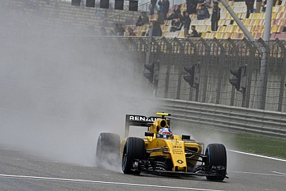 A Sauber a Renault-on röhög Kínában... a franciák a Q1-ben búcsúztak!