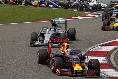 A Red Bull szerint le fogják lépni a Ferrarit és ők lesznek a Mercedes riválisai