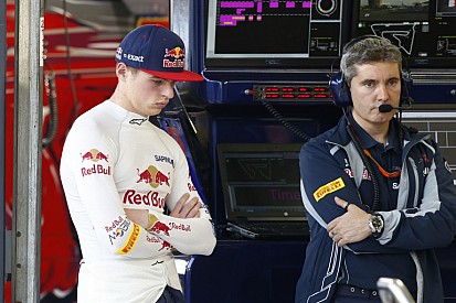 A Red Bull már eldöntötte, hogy Verstappen kell neki, mert Sainz kevés?