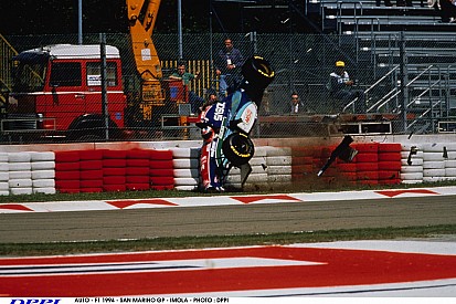 22 éve Ratzenberger és Senna mellett majdnem Barrichello is meghalt