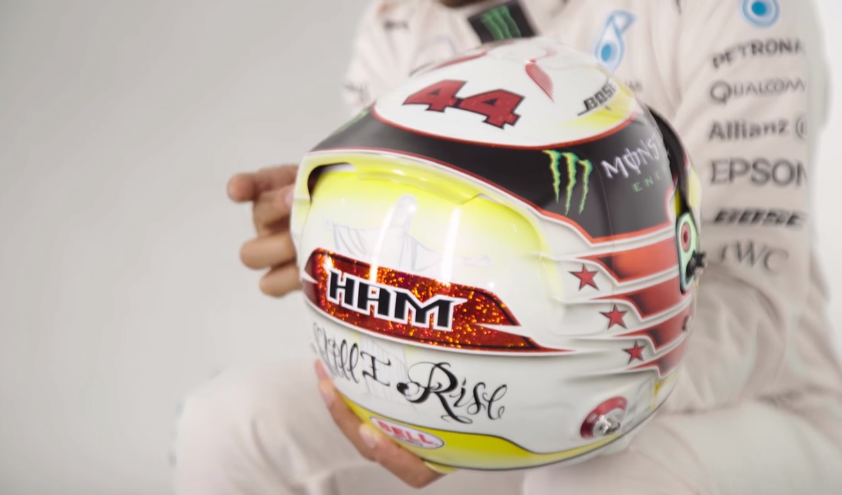 Hamilton bemutatja nekünk a 2016-os sisakját: jöhet az újabb cím?