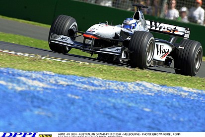 15 éve ilyen menő volt a Forma-1: elképesztő hangok a McLaren-Mercedestől Melbourne-ben