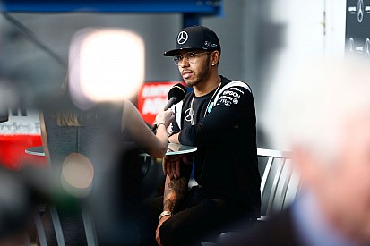 Mercedes: „El kell fogadnunk Hamilton véleményét a halóról”