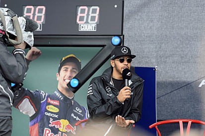 Hamilton nyerte az utolsó szabadedzést Rosberg, Vettel és Sainz előtt Ausztráliában