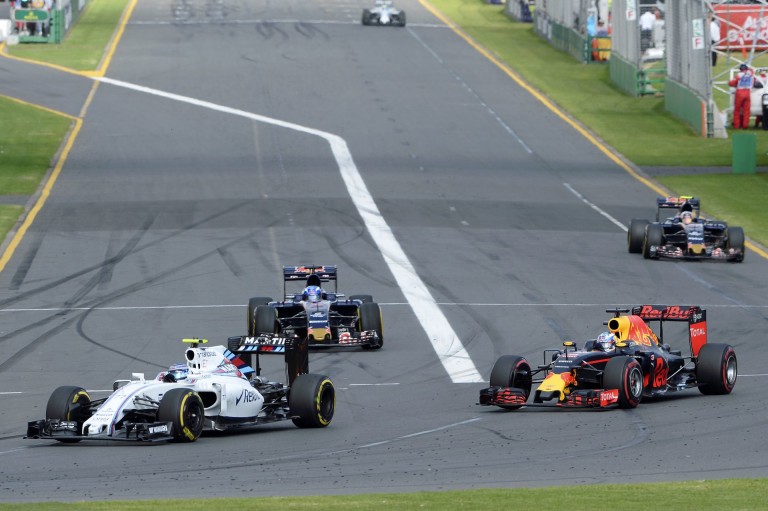A Red Bull két tizedre a Ferraritól, és az olaszok csak Ricciardot akarják Kimi helyére!