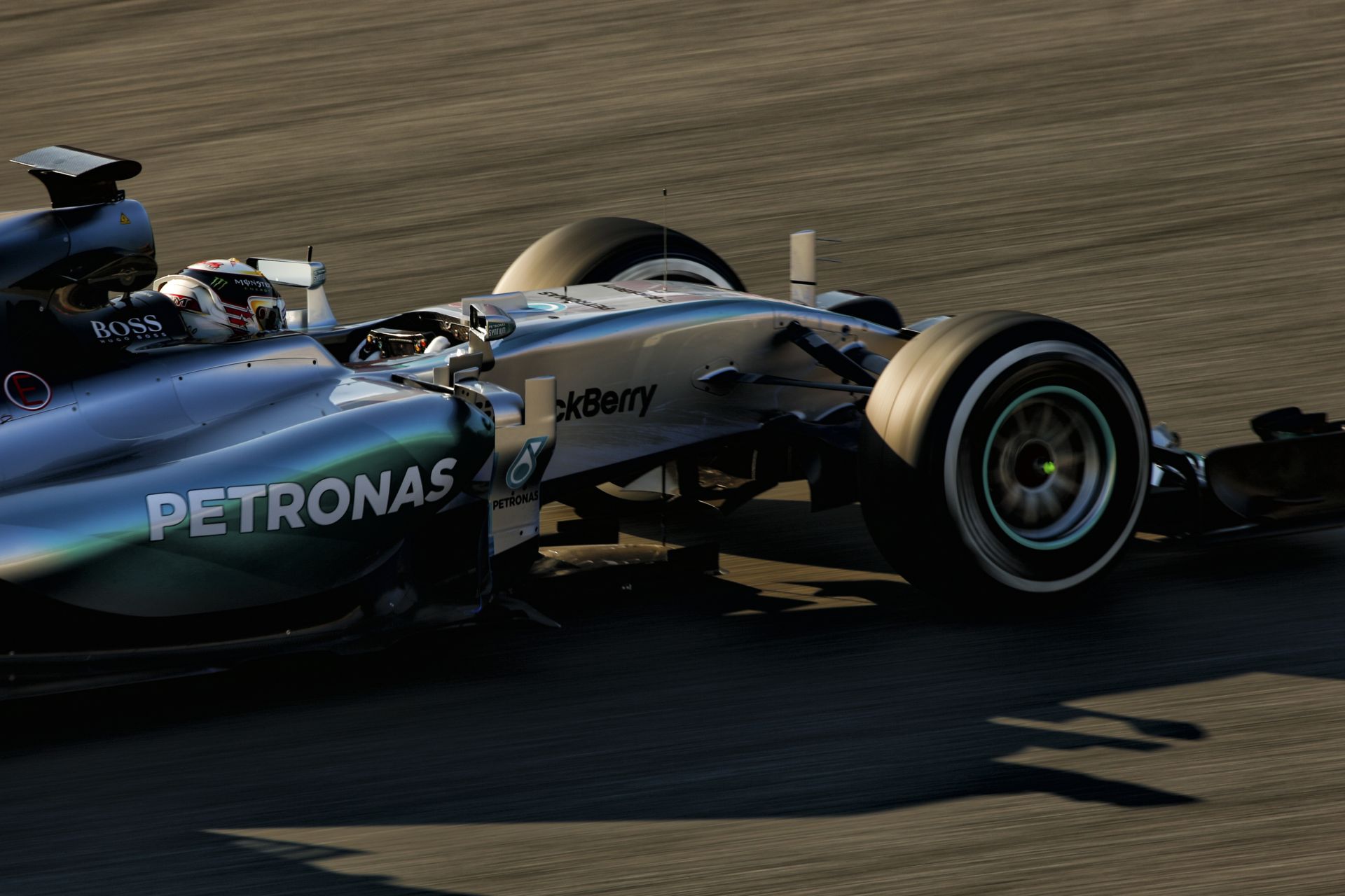 Eljött a nagy nap a Mercedesnél: ma pályára gurul Hamilton és Rosberg új autója