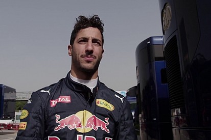 Videón a Red Bull tegnapi napja: pályán az RB12