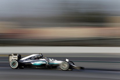 Addig megy a Mercedes, amíg ki nem purcan a W07, de mi lesz a versenyzőkkel?