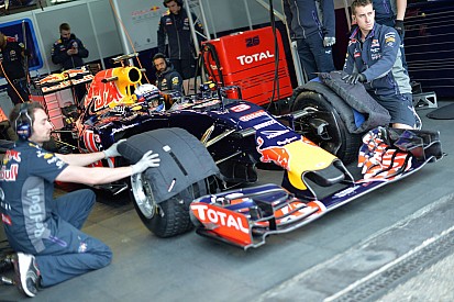 Szóltak a Pirellinek, olyan gumi kell, ami bírni fogja az „új” F1-et
