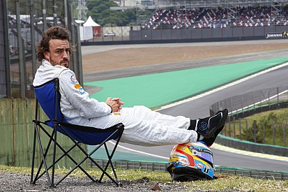 Alonso évi 80 millió eurós fizetésért eltűrne még egy gyenge évet a McLarennél?
