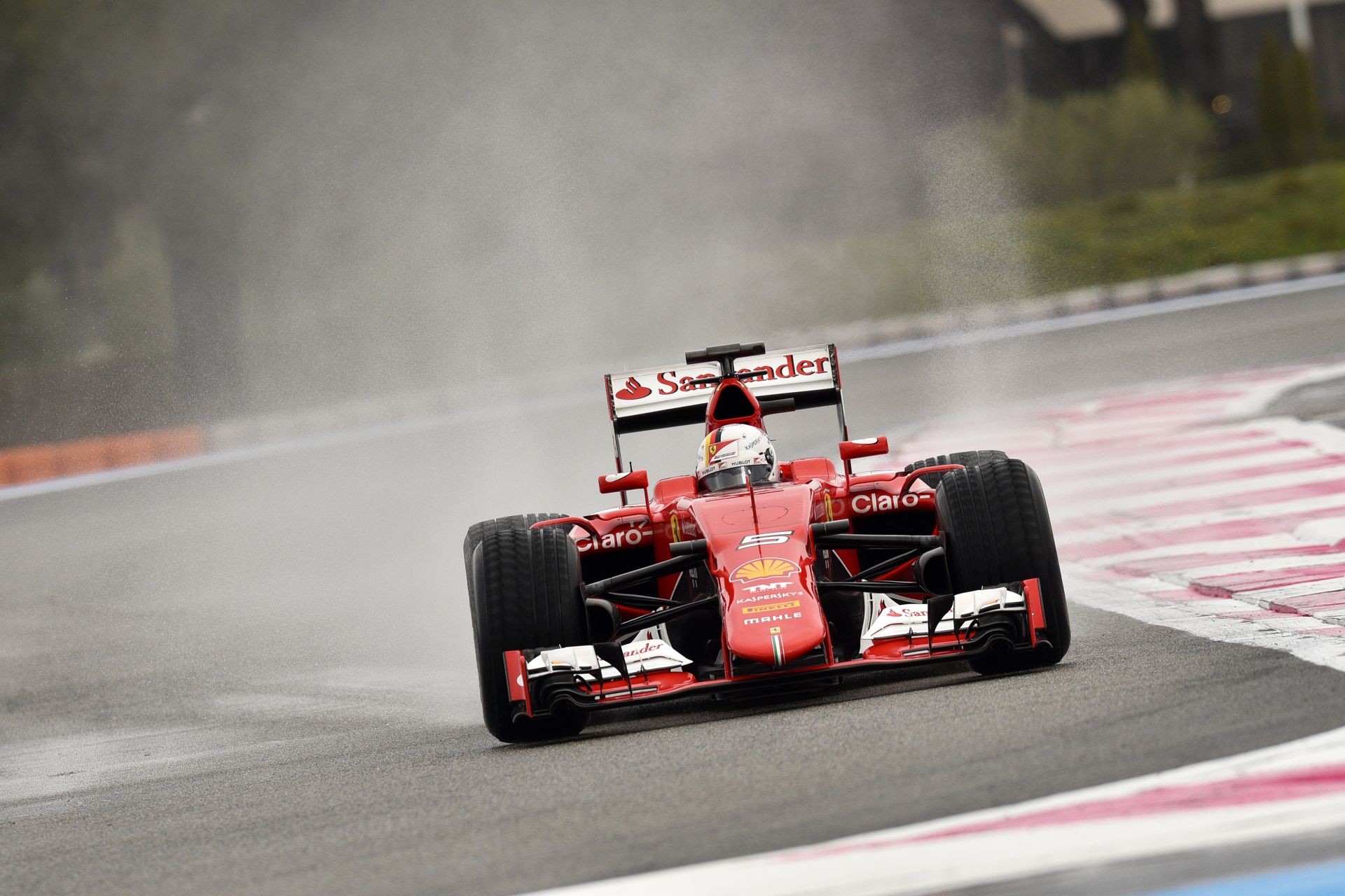 Vettel: az új Ferrari nem álldogál a központban csak úgy, bemutatásra várva