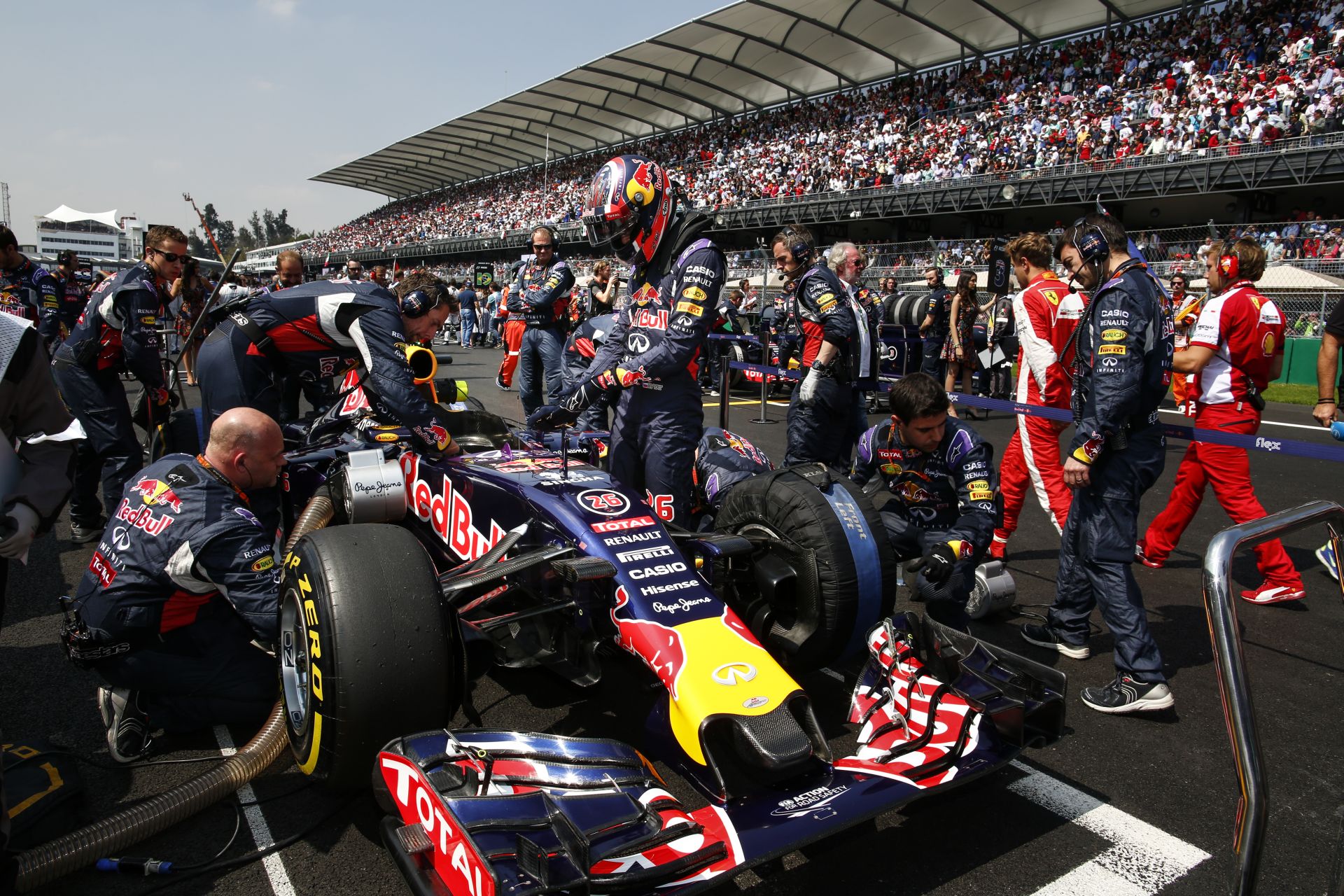 „Fekete” motorokra válthat a Red Bull 2016-tól