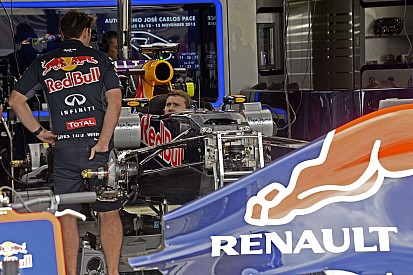 Rossz hír a Red Bullnak: csak a fejlesztések felét kapják meg a Renault-tól