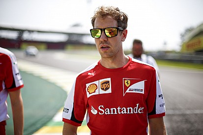 Vettel: Egész évben "harapdáltuk" a Mercedeseket - most már csak két lépés kell, és előttük leszünk!