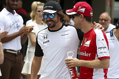Alonso: „Vettel csodálatos munkát végzett idén, de majd meglátjuk, bajnok lesz-e a Ferrarival”