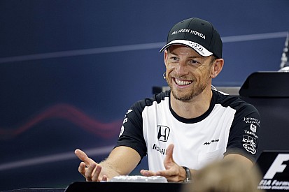 Buttonnak át kellett volna adnia a helyét a McLarennél?