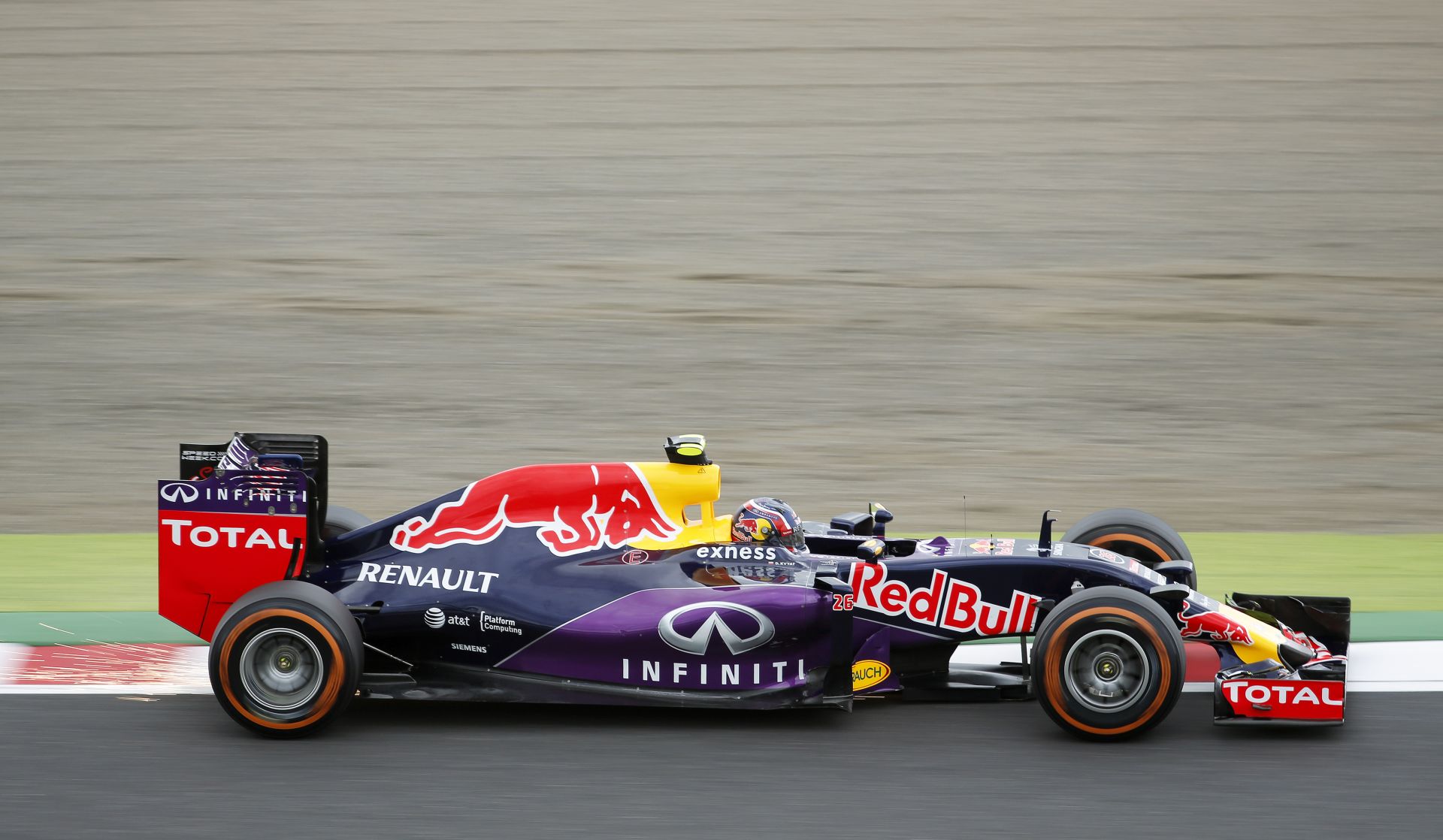 Kvyat: „Kiszáll a Red Bull? Nem foglalkozom most ezzel…”