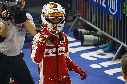 Mi áll Vettel híressé vált ujjmutogatása mögött?