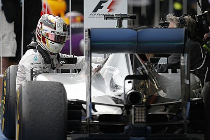 Testközelből a Mercedes legújabb fejlesztése: jobb hűtés Hamilton és Rosberg autójának
