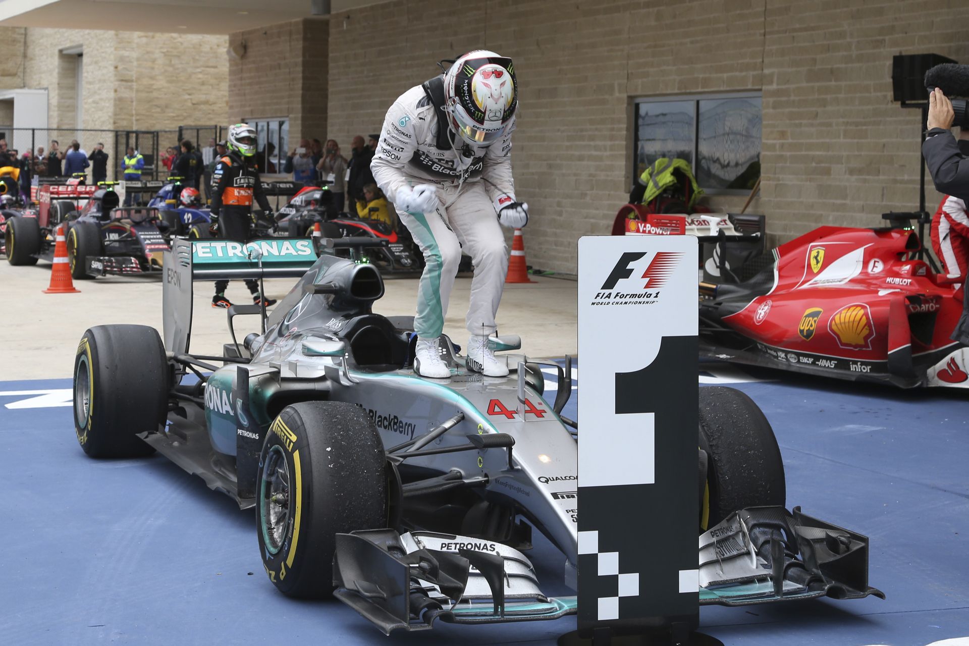 Stop-and-Go: Hamilton valóban megalázta Rosberget? Iszonyat jó volt az Amerikai Nagydíj! Raikkönen nagy csalódás...