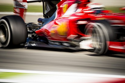 Így rajtolt el Vettel vasárnap Monzában a Ferrarival: belső kamerás felvétel