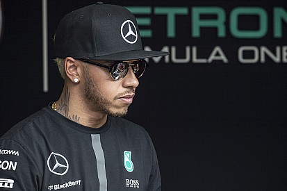 Hamilton: „Nem hiszem, hogy jövőre versenyképes lesz a McLaren-Honda”