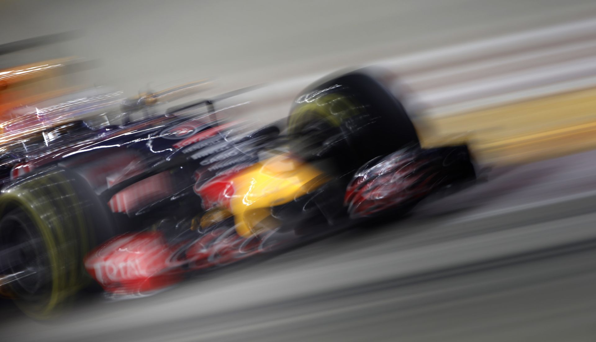 Újabb szenzáció a Forma-1-ben: Alonso 2016-tól a Red Bull-Ferrari versenyzője lehet