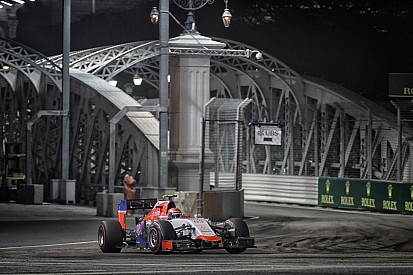 Egy nagyon látványos drift az amerikai F1-es újonctól Szingapúrban