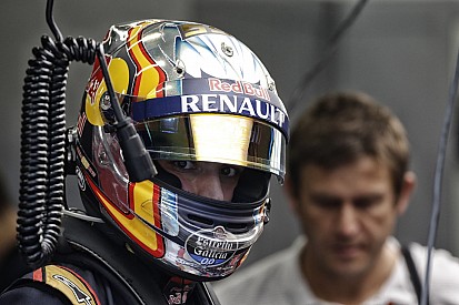 Sainz kezd frusztrált lenni Verstappen miatt, aki mindenkit lenyűgöz