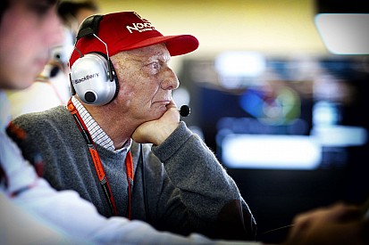 Kamu Niki Lauda Twittere: Lehet, hogy perelni fog a legenda