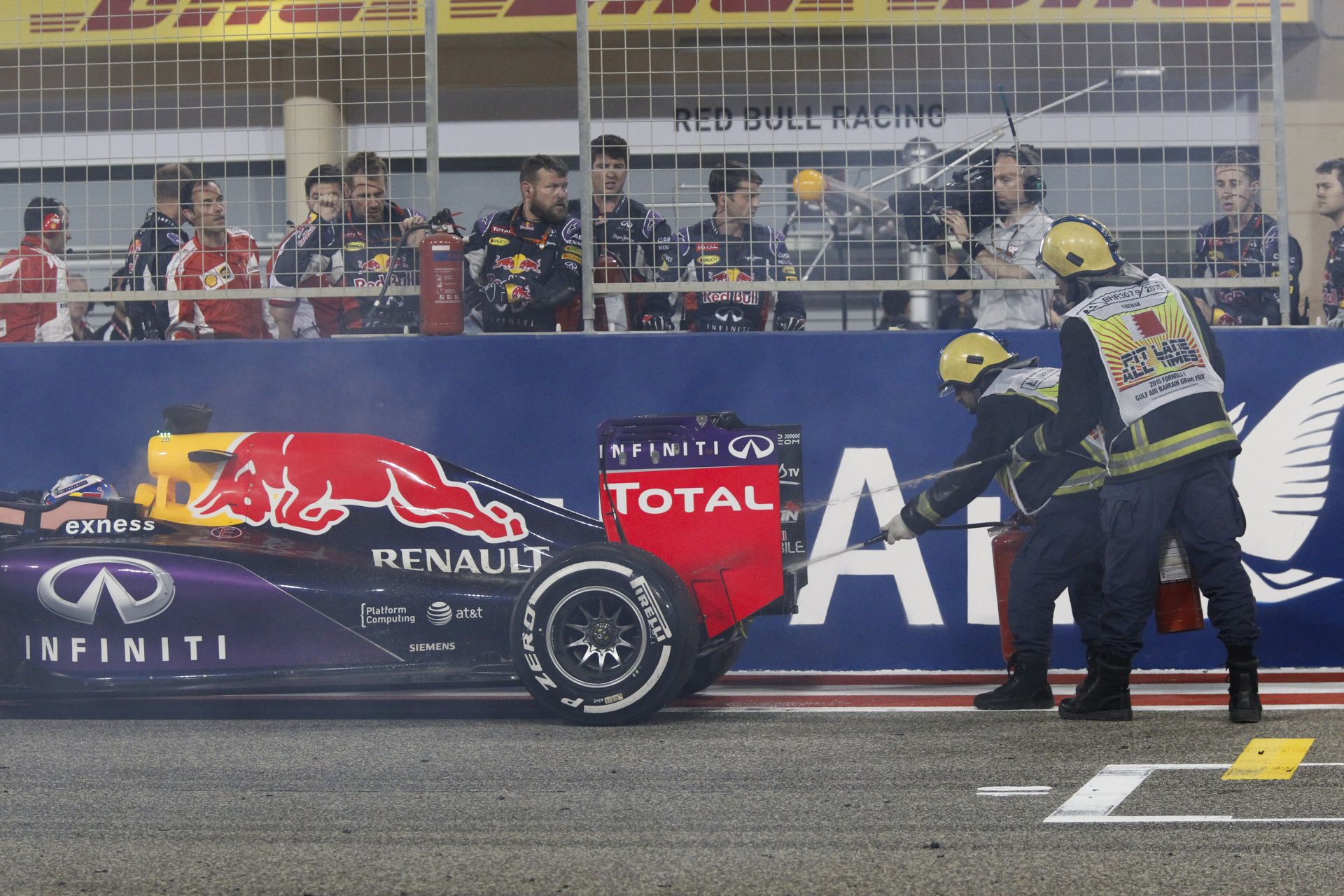 Még két komoly büntetésre számíthat Ricciardo a szezonban a Renault megbízhatatlansága miatt