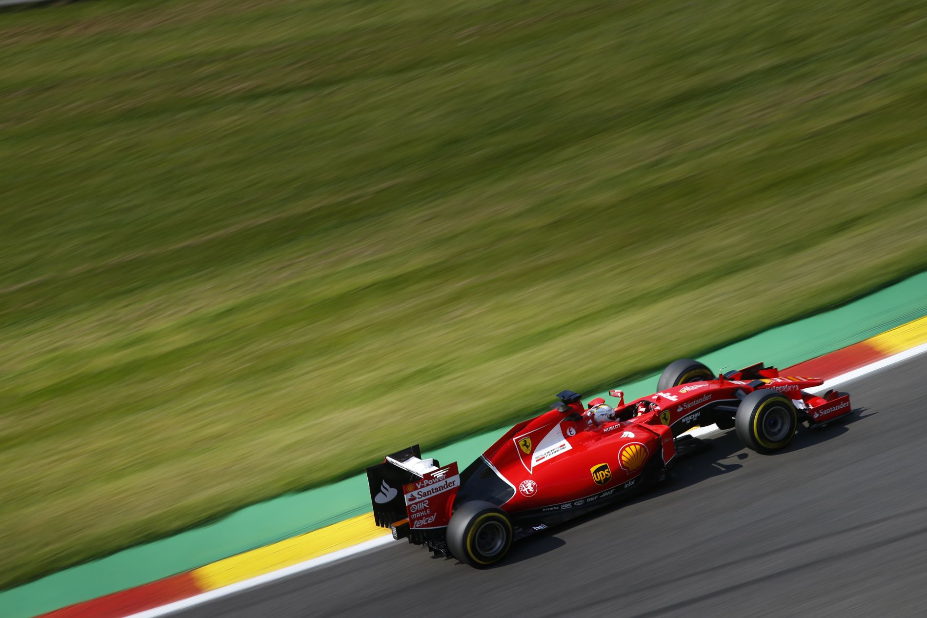 A Ferrari teker kicsit a motoron Monzára, de senki se várjon csodát