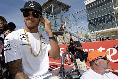 Sir Stirling Moss szerint Hamilton hétszeres világbajnok lehet a Forma-1-ben