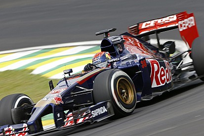 Az év legnagyobb driftjét mutatta be F1-es autóval a Brazil Nagydíjon a 17 éves Verstappen