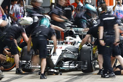 Hamilton nyerte a Brit Nagydíj időmérő edzését Rosberg és Massa előtt! Eltűntek a Ferrarik!